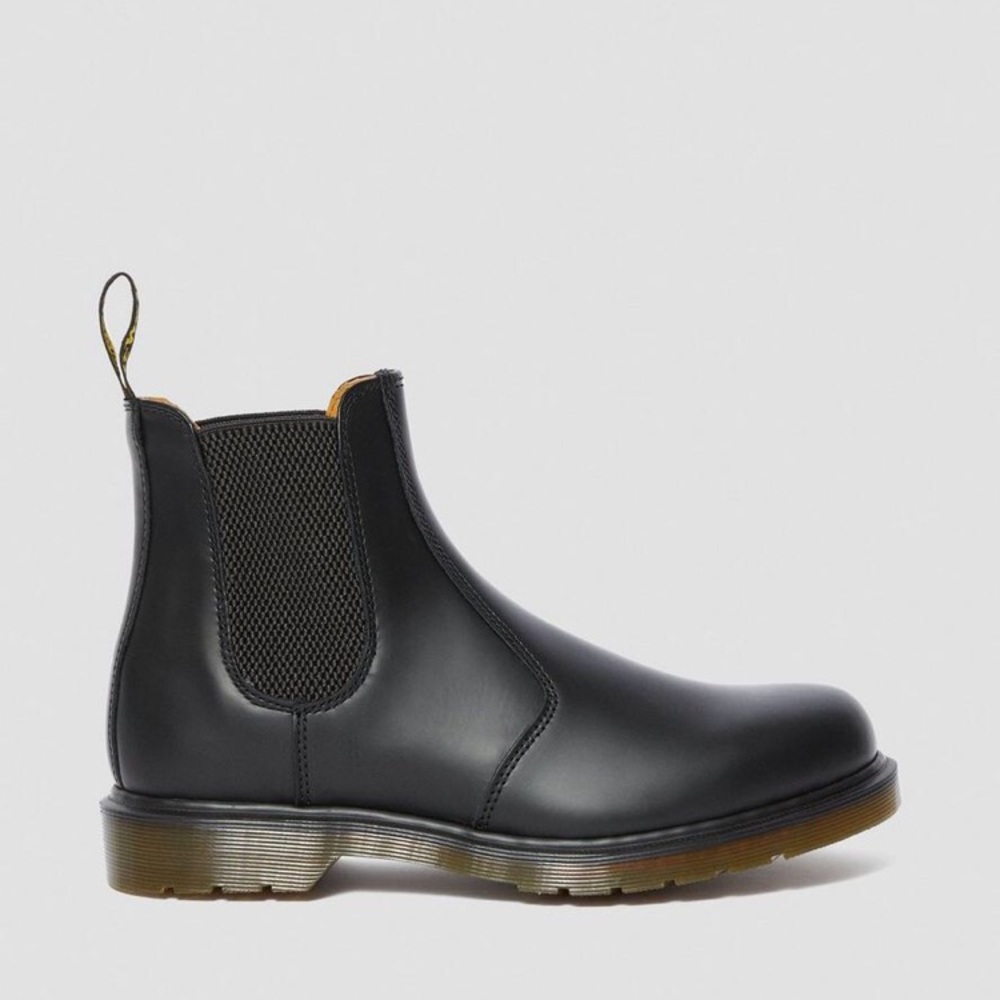 Dr. Martens 2976 Smooth Chelsea Boots